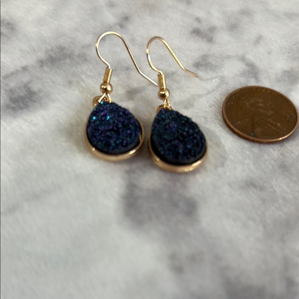 NWOT Elegant Gold and Blue Teardrop Earrings - Picture 4 of 4